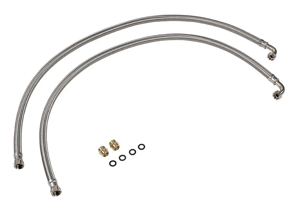 Schlauchset von Grünbeck mit zwei flexiblen Edelstahl-Schläuchen in gerader und 90°-Form sowie den nötigen Verbindungsstücken und Dichtungen.